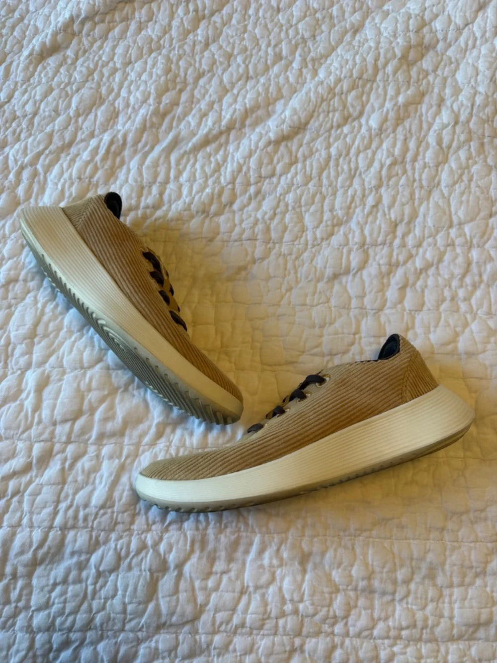 ALLBIRDS Runner Go Corduroy Sneakers Men’s 9.5 Tan